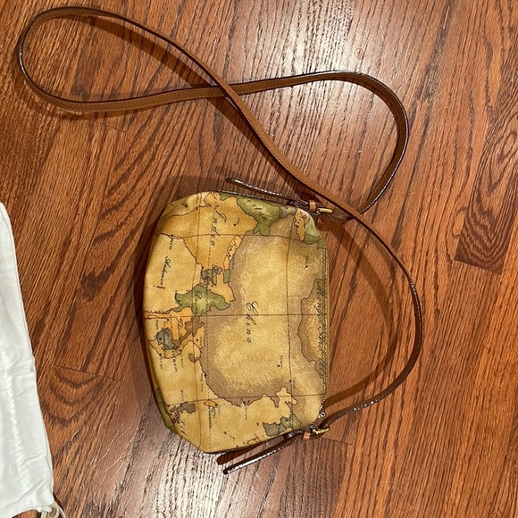 1A Classe Alviero Martini Italy Crossbody - Picture 4 of 5